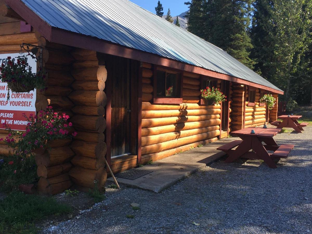 Double G Service Muncho Lake Exterior foto